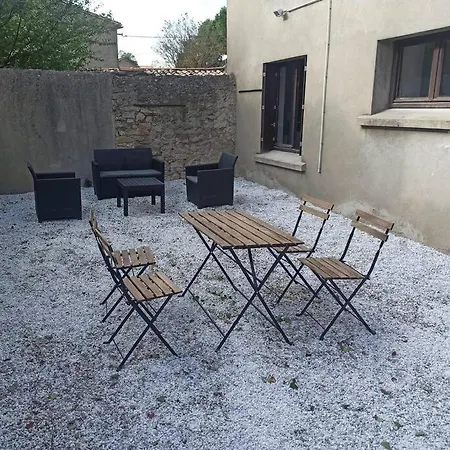 Apartment Superbe Studio Avec Cour Et Parking Gratuit A 5 Min Du Chateau *