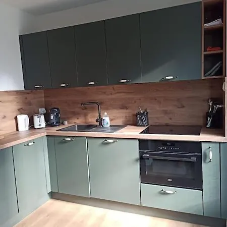 Superbe Studio Avec Cour Et Parking Gratuit A 5 Min Du Chateau Carcassonne