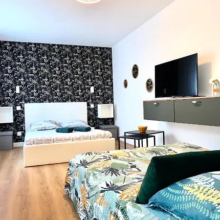 Superbe Appt Avec Cour Et Parking Gratuit A 5min De La Cite Medievale *