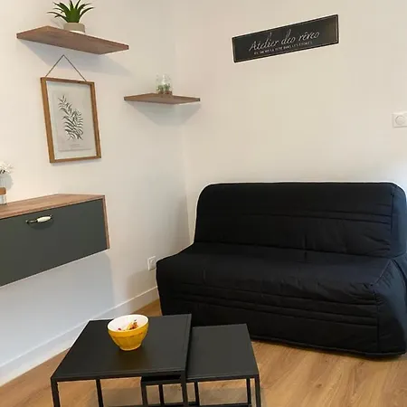 Apartment Superbe Studio Avec Cour Et Parking Gratuit A 5 Min Du Chateau *